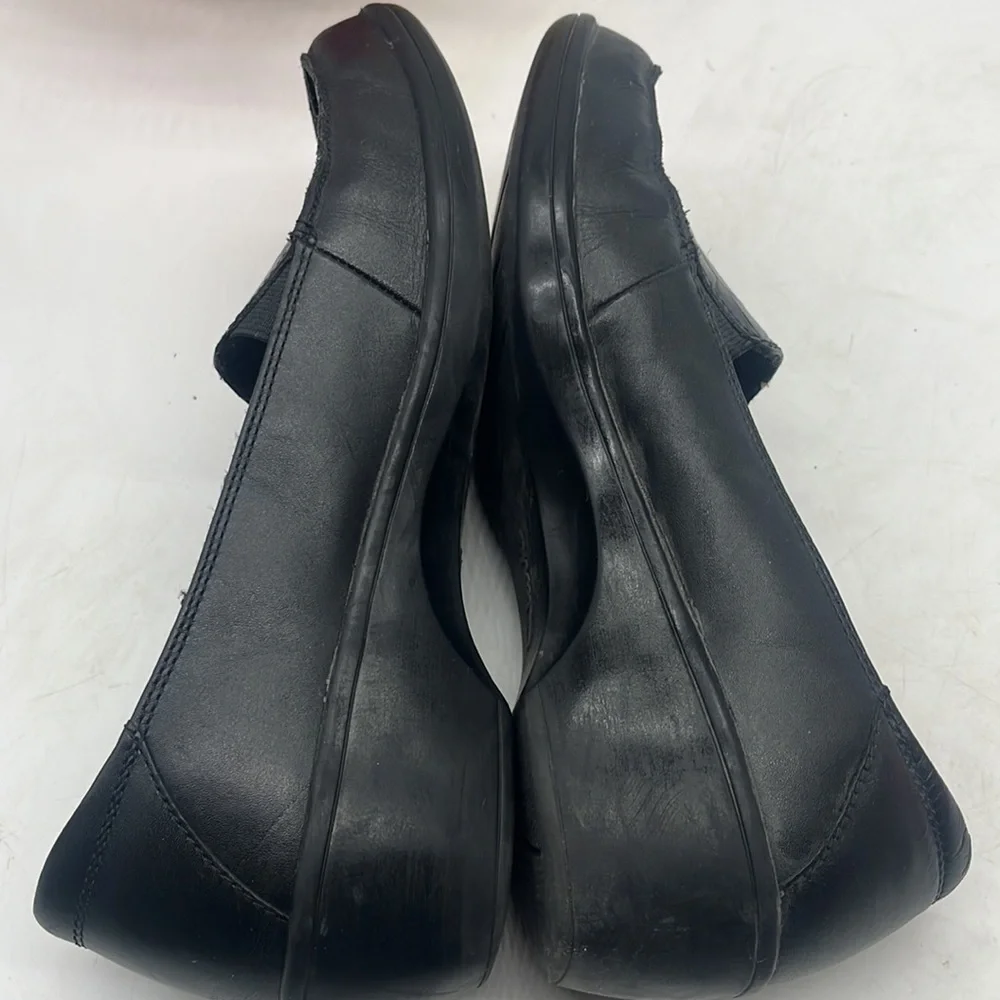 Clarks Black loafer with croc embossed insert Size 8.5 BLO4709